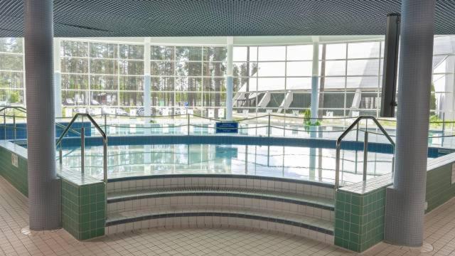 Country Club Hotel *